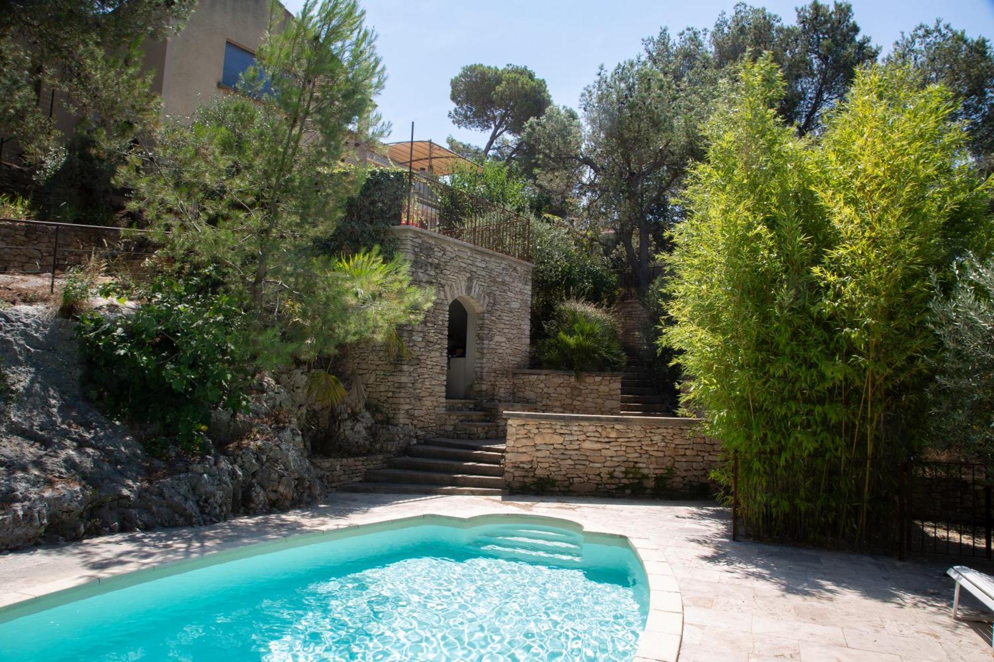 Le Gite Sous Les Pins Les Taillades Exterior photo
